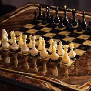 Шахматный стол из карельской березы и янтаря "Инфинити" светлый